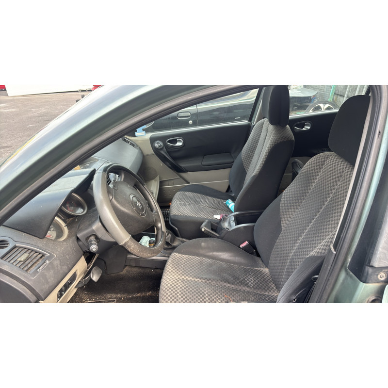 Vitre avant gauche RENAULT MEGANE 2 Photo n°16