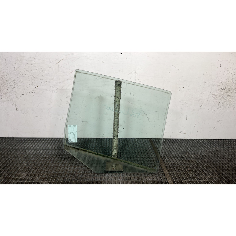 Vitre arriere gauche VOLKSWAGEN GOLF 4 Photo n°4