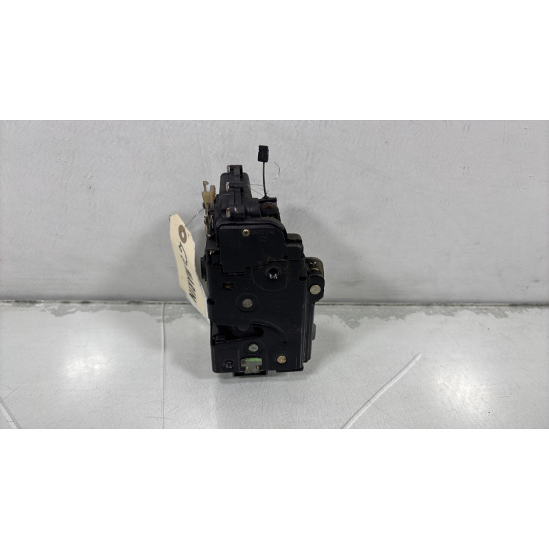 Serrure arriere droit VOLKSWAGEN GOLF 4 Photo n°1