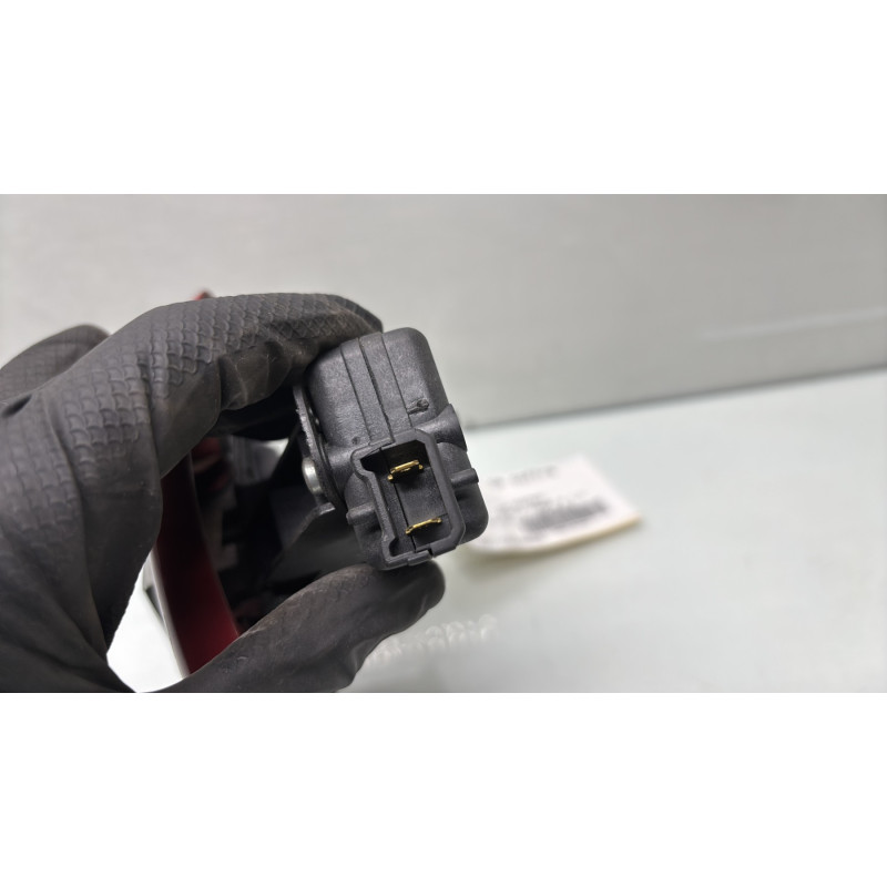 Bouton de coffre RENAULT CLIO 2 CAMPUS Photo n°4