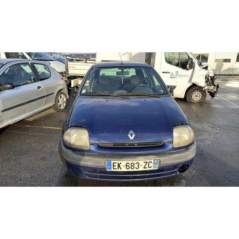 Pare boue arriere droit RENAULT CLIO 2 Photo n°11