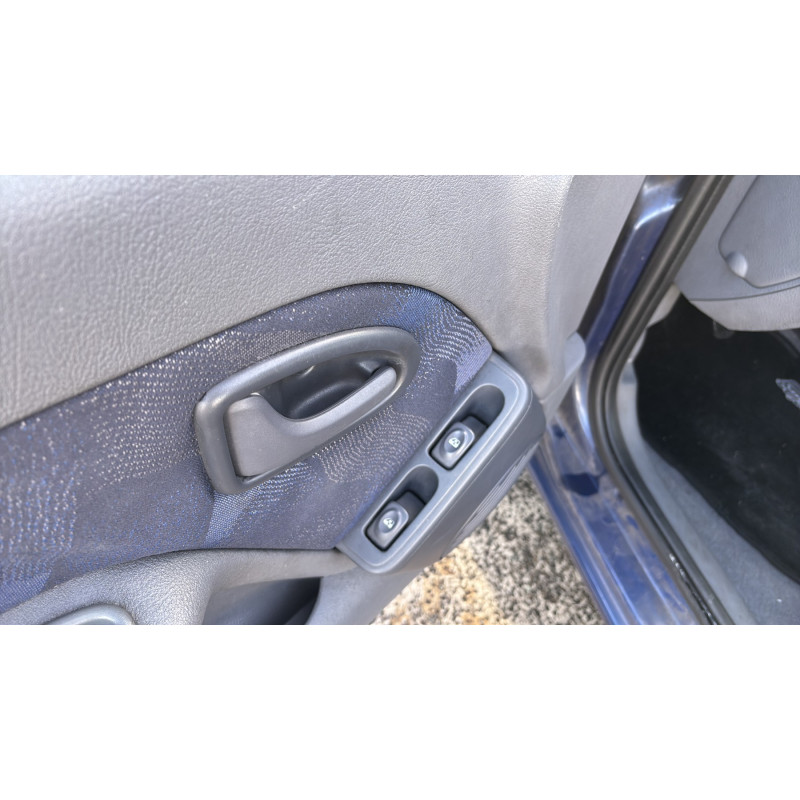 Pare boue arriere droit RENAULT CLIO 2 Photo n°13