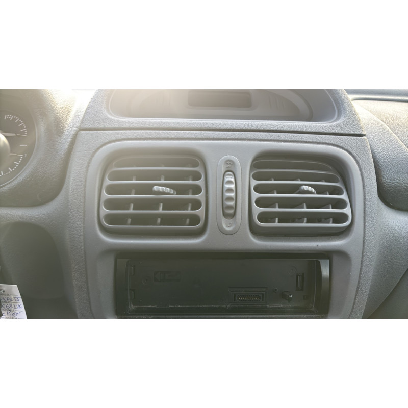 Pare boue arriere droit RENAULT CLIO 2 Photo n°20