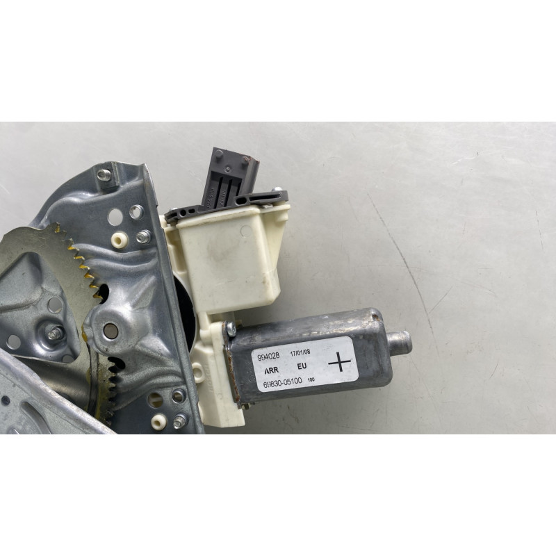 Leve vitre electrique arriere droit TOYOTA AVENSIS 2 Photo n°4