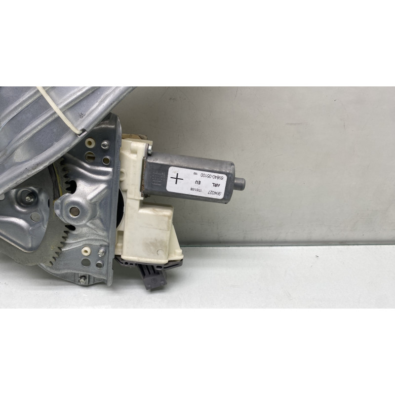 Leve vitre electrique arriere gauche TOYOTA AVENSIS 2 Photo n°4