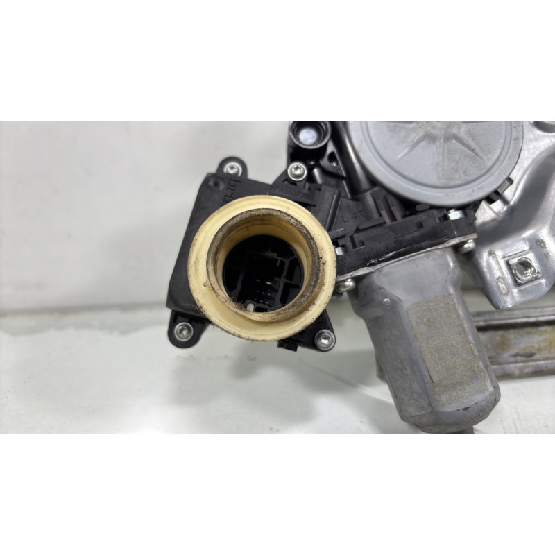 Leve vitre electrique avant gauche TOYOTA AURIS 1 Photo n°4