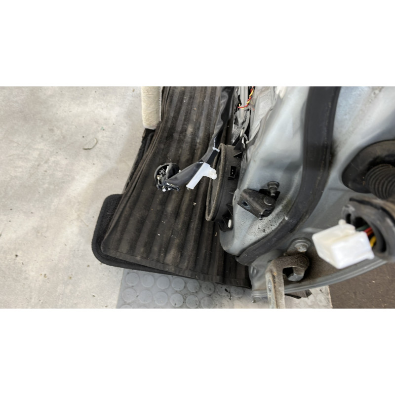 Porte arriere gauche TOYOTA AVENSIS 2 Photo n°4