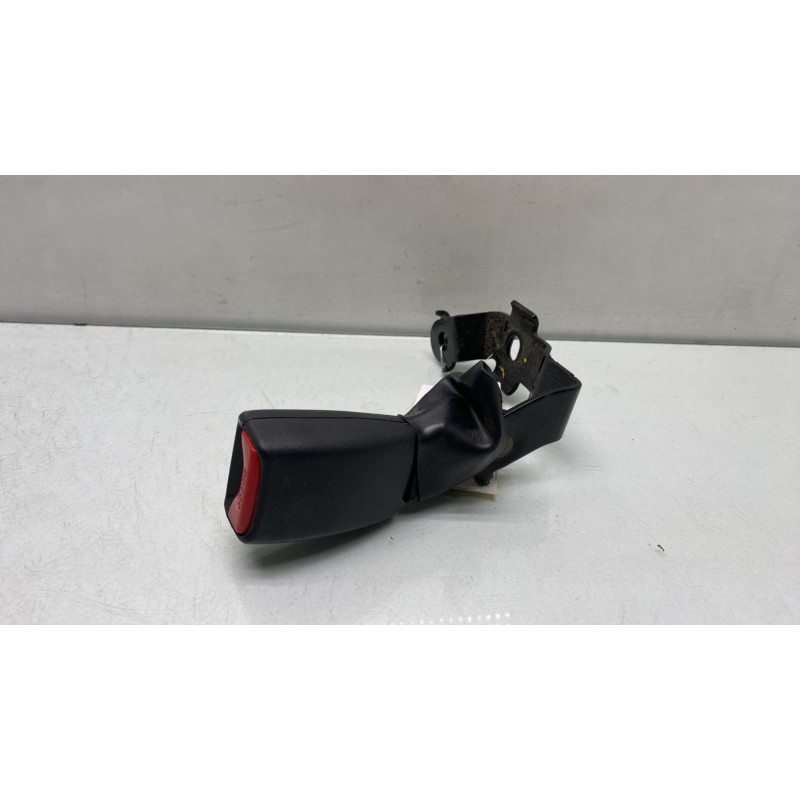 Attache ceinture arriere droit TOYOTA AVENSIS 2 Photo n°1