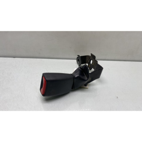 Attache ceinture arriere droit TOYOTA AVENSIS 2 Photo n°1