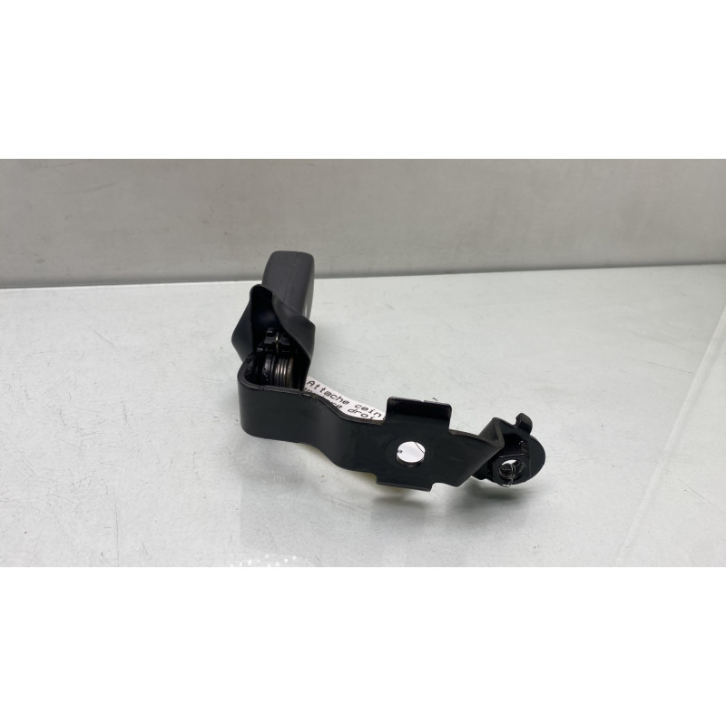Attache ceinture arriere droit TOYOTA AVENSIS 2 Photo n°3