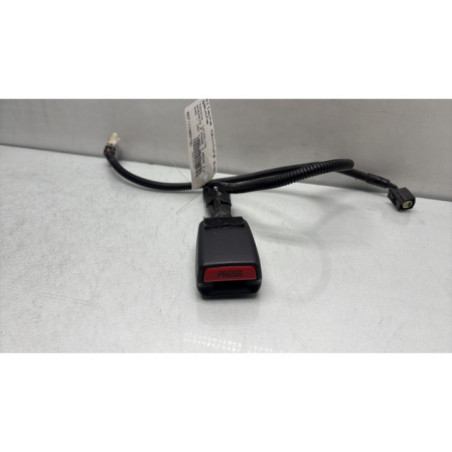 Attache ceinture avant gauche TOYOTA AVENSIS 2