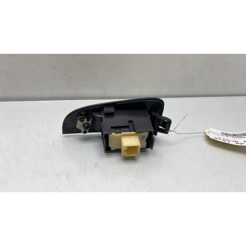 Interrupteur de leve vitre arriere droit TOYOTA AVENSIS 2 Photo n°2