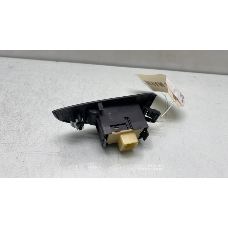Interrupteur de leve vitre arriere gauche TOYOTA AVENSIS 2 Photo n°2