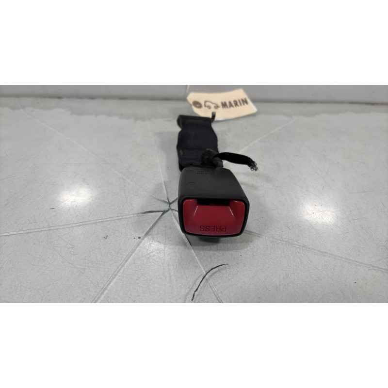 Attache ceinture arriere gauche TOYOTA YARIS 2 Photo n°1