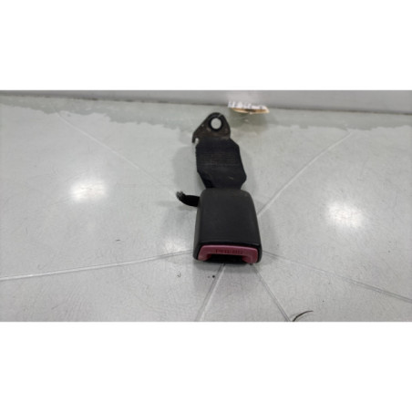 Attache ceinture arriere gauche TOYOTA YARIS 2