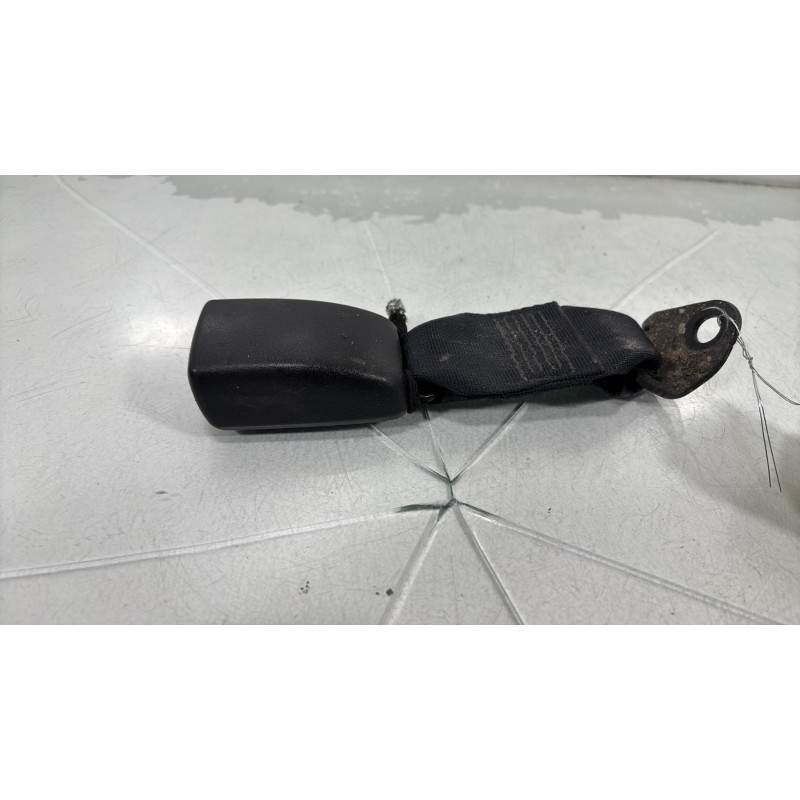 Attache ceinture arriere gauche TOYOTA YARIS 2 Photo n°3