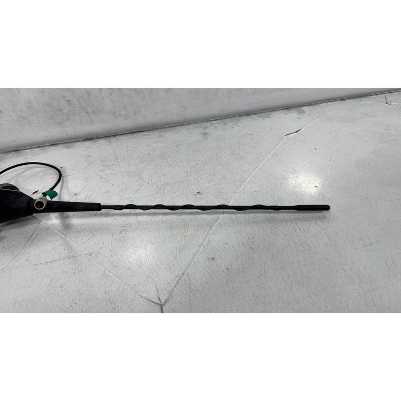 Antenne FIAT PUNTO EVO 3 Photo n°4