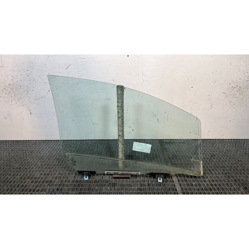 Vitre avant gauche TOYOTA YARIS 2 Photo n°4