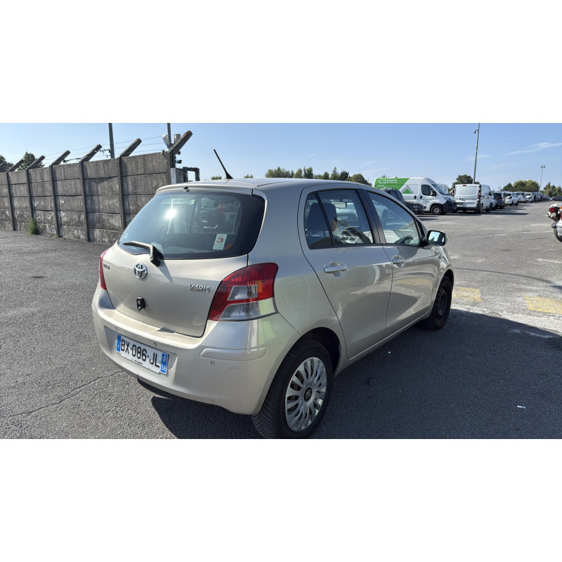 Vitre avant gauche TOYOTA YARIS 2 Photo n°7