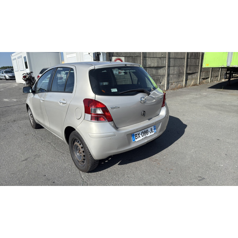 Vitre avant gauche TOYOTA YARIS 2 Photo n°8