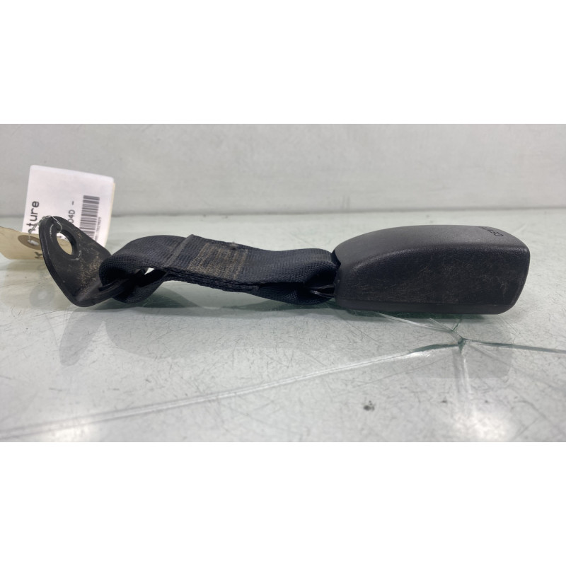 Attache ceinture arriere gauche TOYOTA YARIS 2 Photo n°1