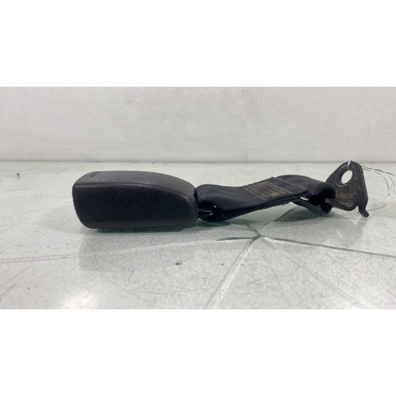 Attache ceinture arriere gauche TOYOTA YARIS 2 Photo n°2