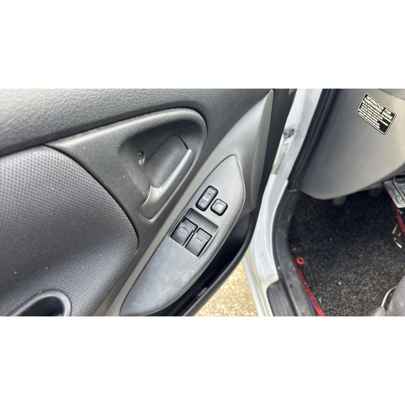 Vitre avant droit TOYOTA YARIS 1 Photo n°14