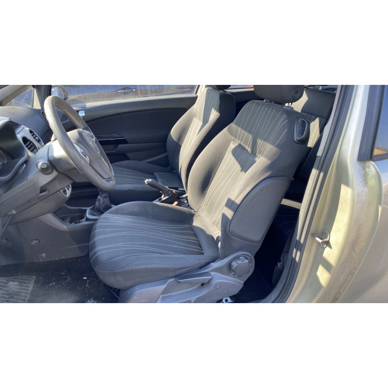Baie de pare brise OPEL CORSA D Photo n°18