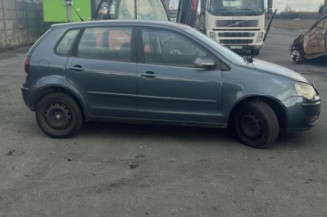 Serrure avant droit VOLKSWAGEN POLO 4