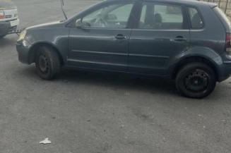 Serrure avant droit VOLKSWAGEN POLO 4