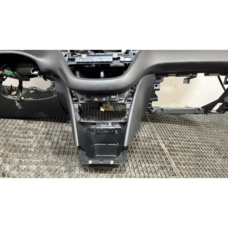 Planche de bord complete PEUGEOT 208 1 Photo n°4