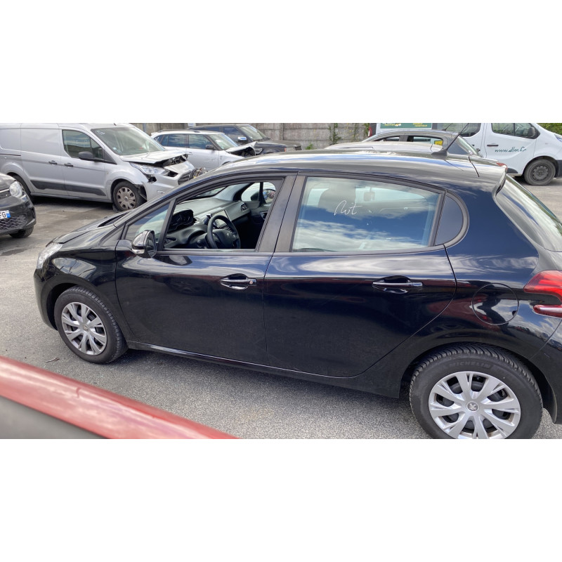 Planche de bord complete PEUGEOT 208 1 Photo n°14