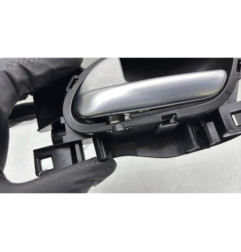 Poignee interieur arriere gauche PEUGEOT 208 1