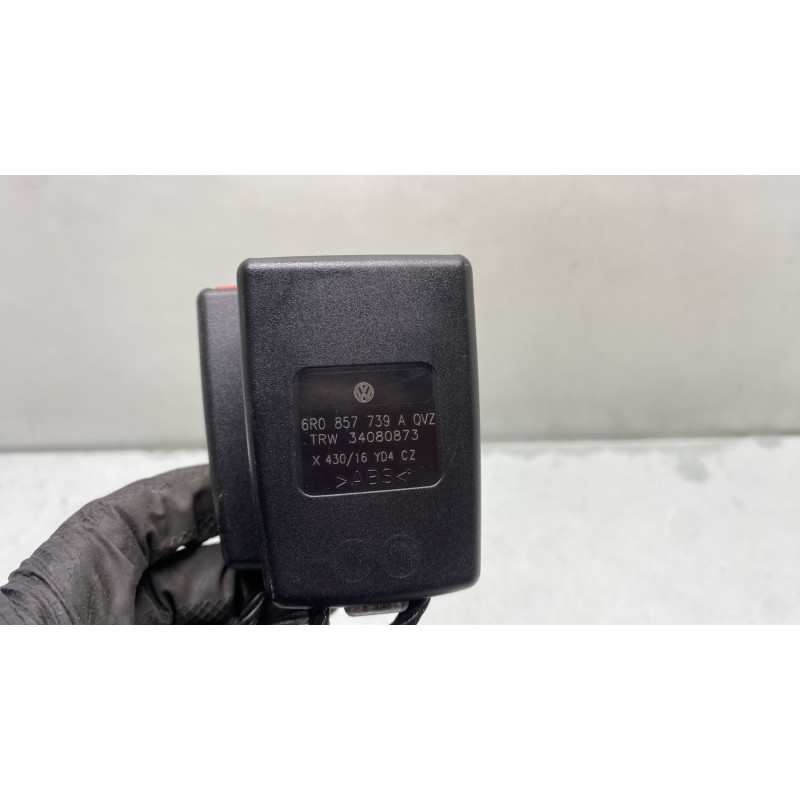 Attache ceinture arriere gauche VOLKSWAGEN POLO 5 Photo n°3