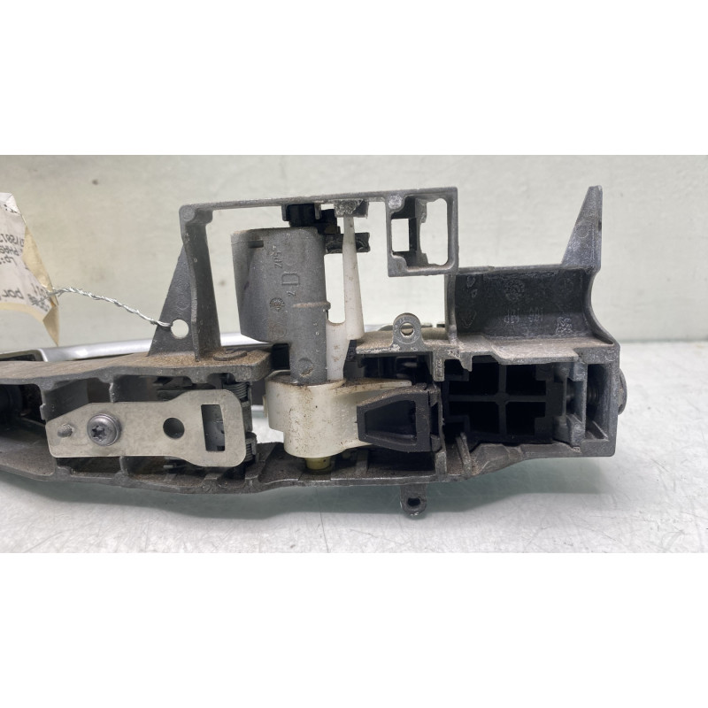 Poignee porte arriere droit PEUGEOT 5008 1 Photo n°3