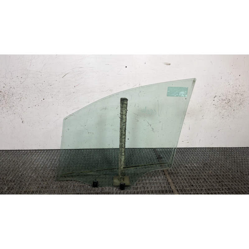 Vitre avant droit PEUGEOT 208 1 Photo n°4