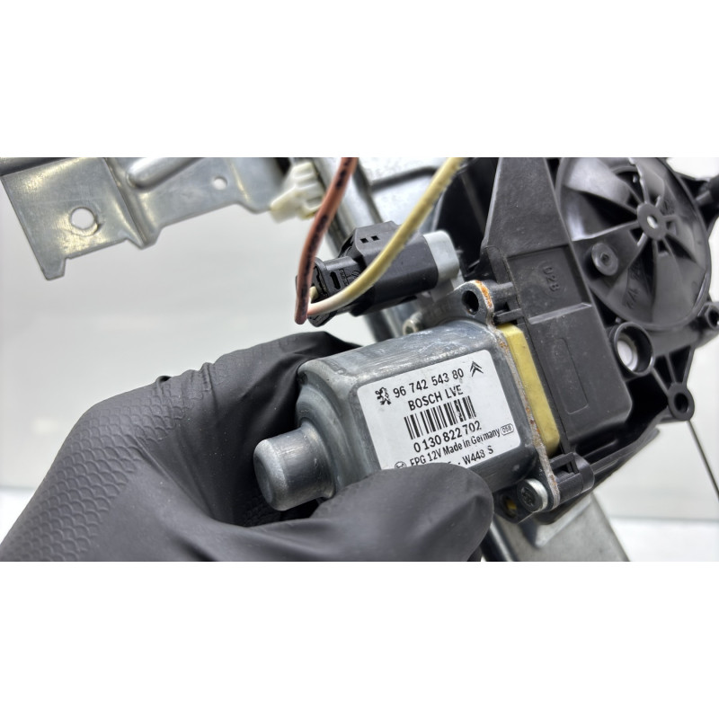 Leve vitre electrique avant droit PEUGEOT 208 1 Photo n°6