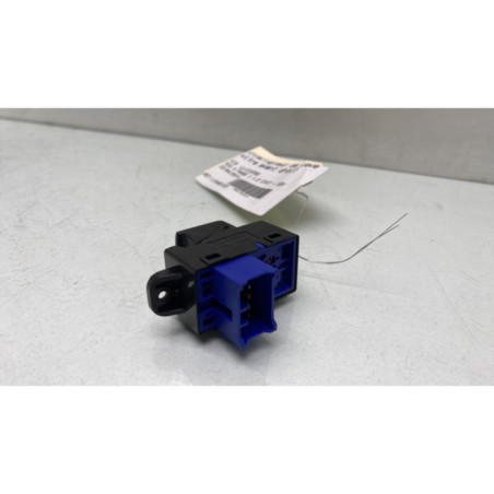 Interrupteur de leve vitre avant droit KIA RIO 3
