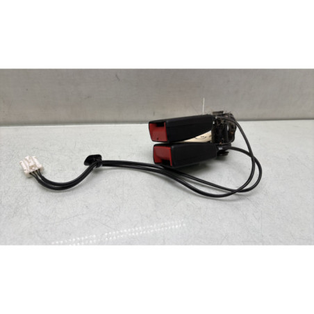 Attache ceinture arriere droit PEUGEOT 308 2 Photo n°1