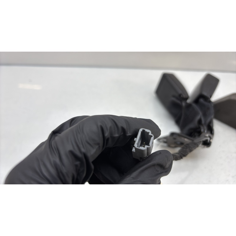 Attache ceinture arriere gauche RENAULT CLIO 4 Photo n°3
