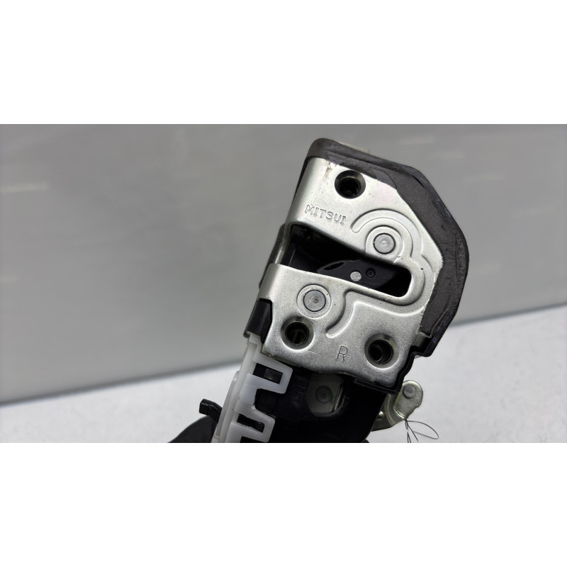 Serrure arriere droit TOYOTA YARIS 3 Photo n°5