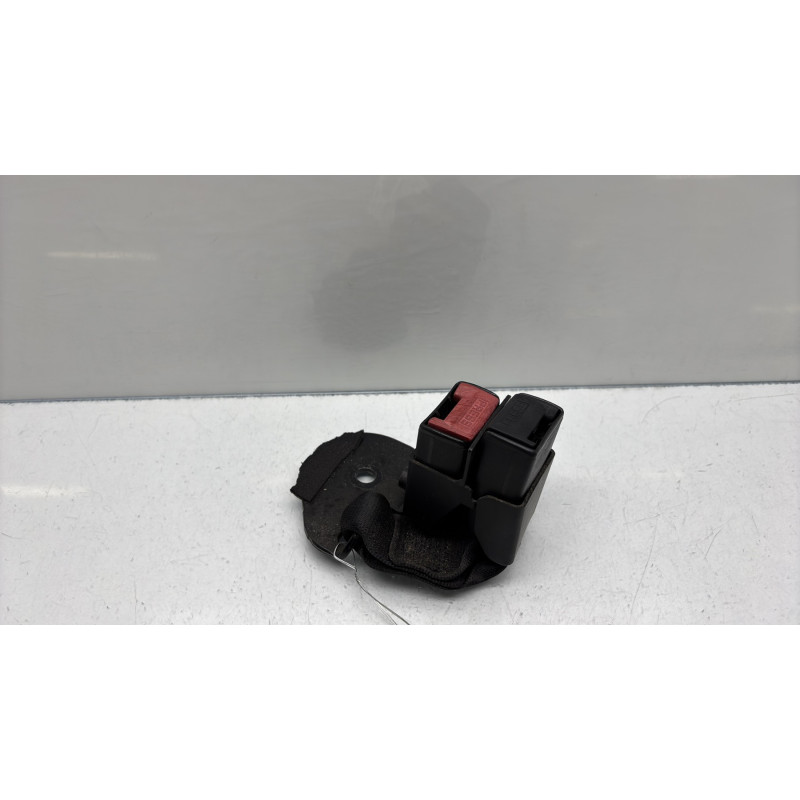 Attache ceinture arriere gauche RENAULT CLIO 2 Photo n°1