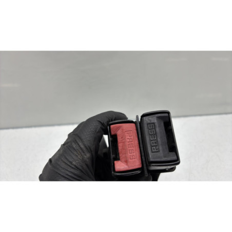 Attache ceinture arriere gauche RENAULT CLIO 2