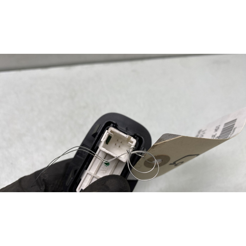 Interrupteur de leve vitre arriere droit PEUGEOT 2008 1 Photo n°3