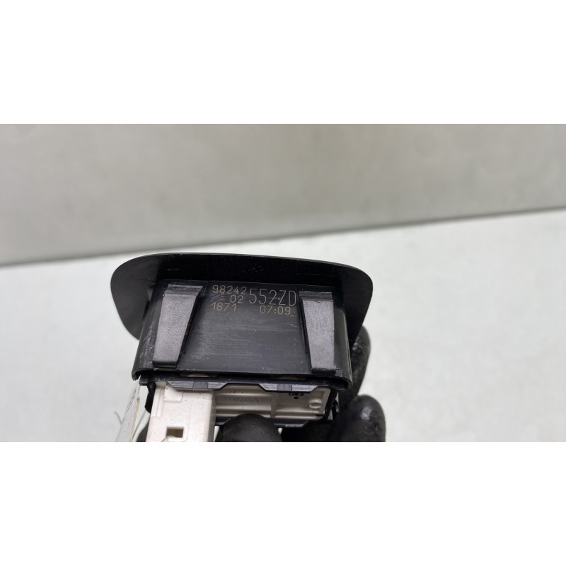 Interrupteur de leve vitre arriere gauche PEUGEOT 2008 1 Photo n°4