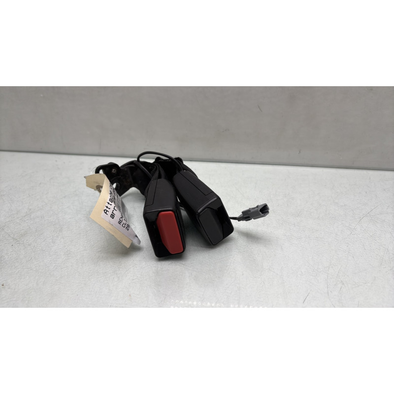 Attache ceinture arriere gauche RENAULT CLIO 4 Photo n°2