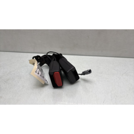 Attache ceinture arriere gauche RENAULT CLIO 4