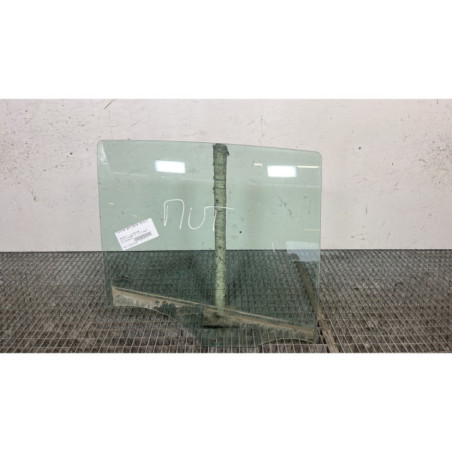 Vitre arriere droit RENAULT CLIO 3 Photo n°1