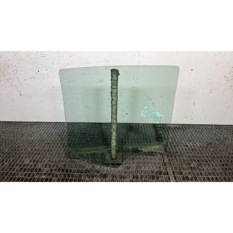 Vitre arriere droit RENAULT CLIO 3 Photo n°4
