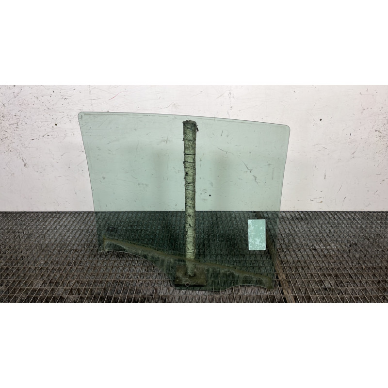 Vitre arriere gauche RENAULT CLIO 3 Photo n°4